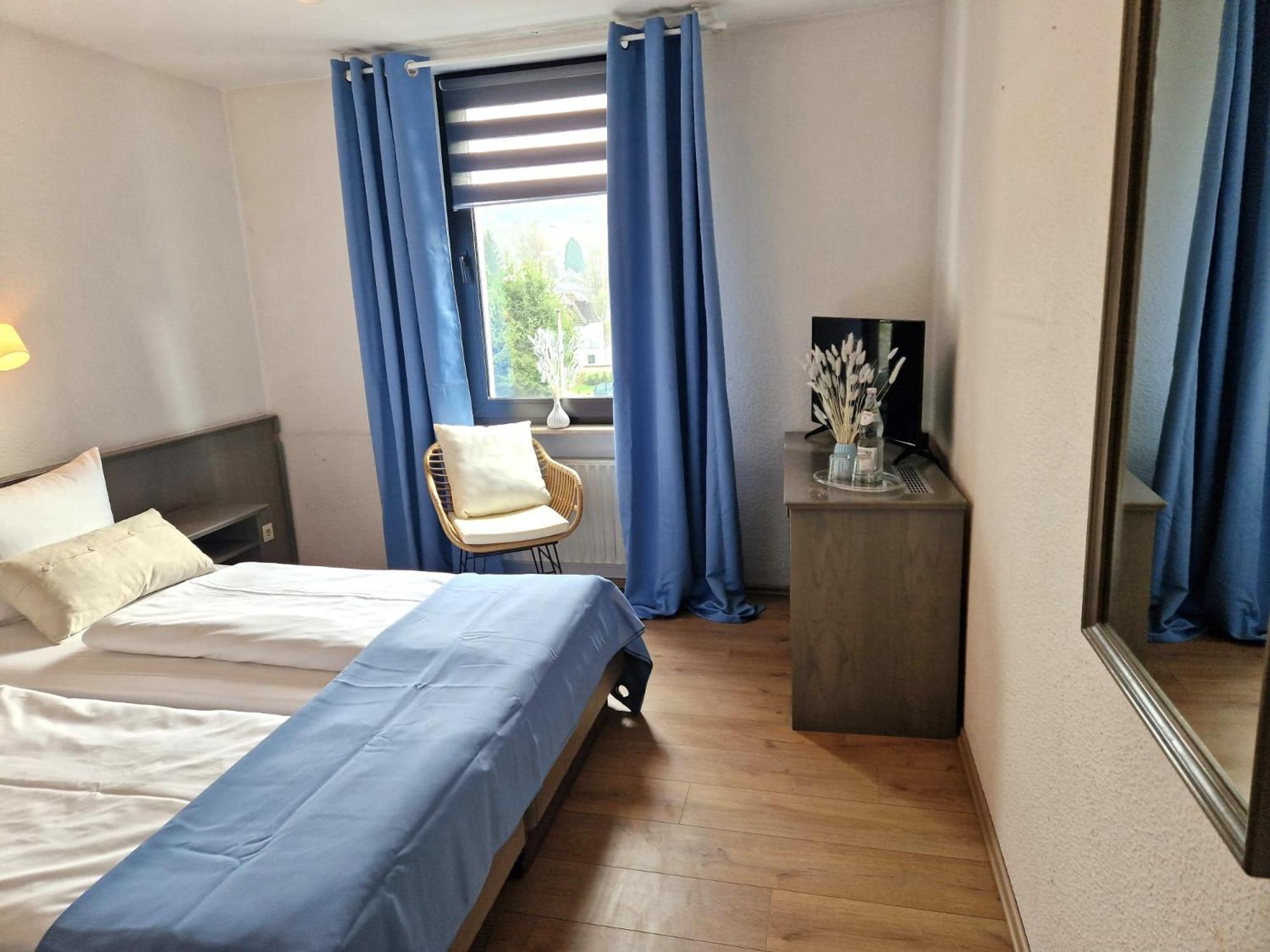 Hotel Енгелскирхен Екстериор снимка