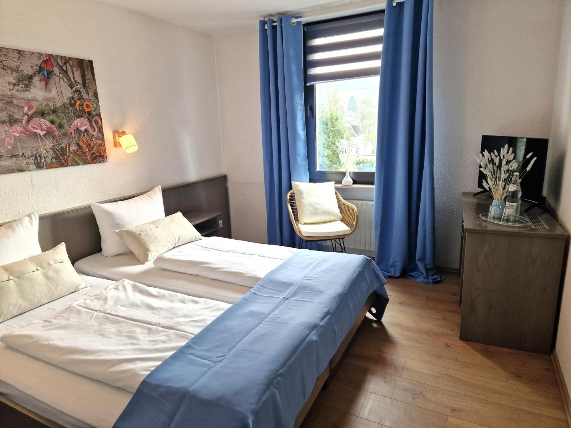 Hotel Енгелскирхен Екстериор снимка