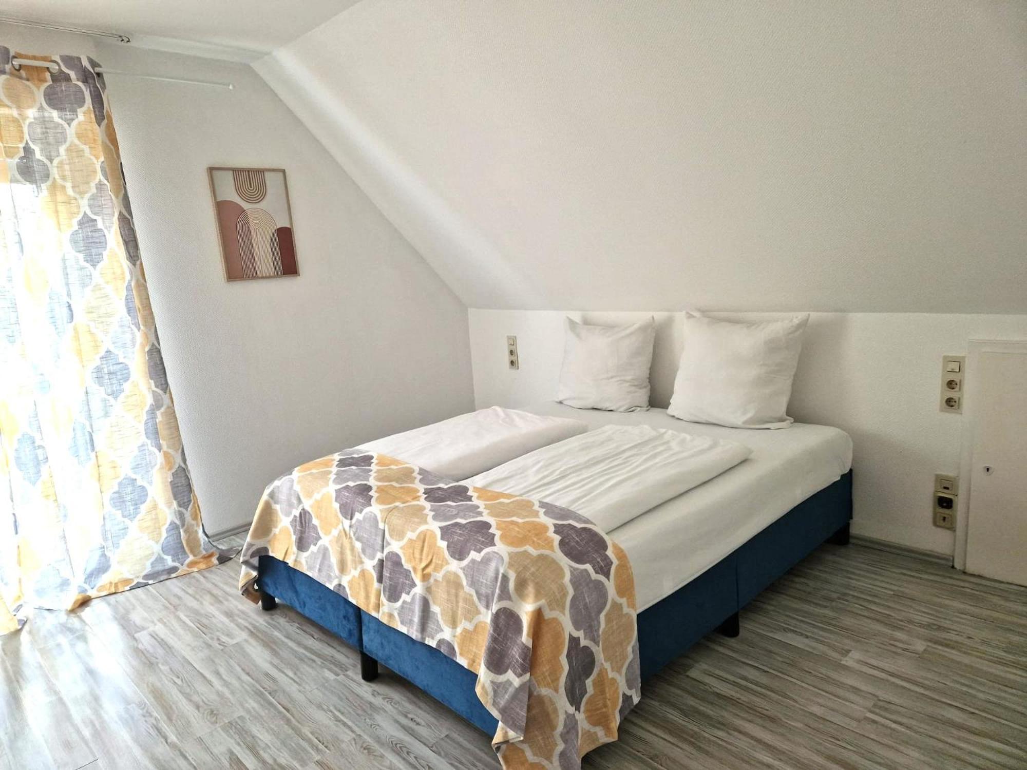 Hotel Енгелскирхен Екстериор снимка