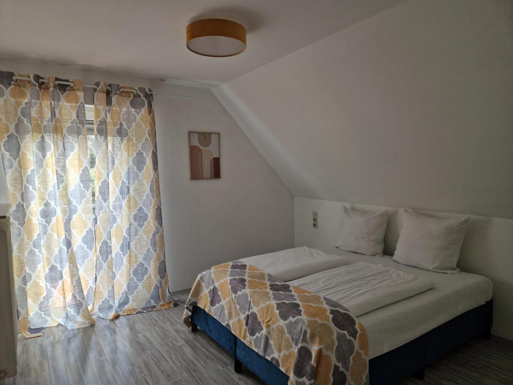 Hotel Енгелскирхен Екстериор снимка