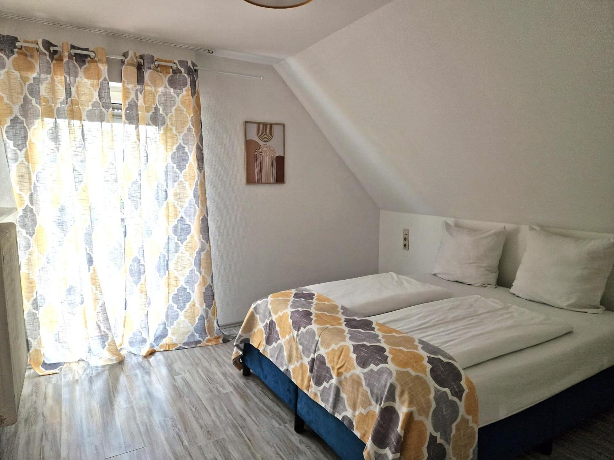 Hotel Енгелскирхен Екстериор снимка